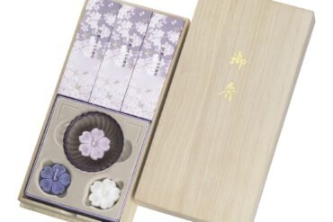 New Pale Ink Cherry Blossom Floating Candle Set in Paulownia Wood Box